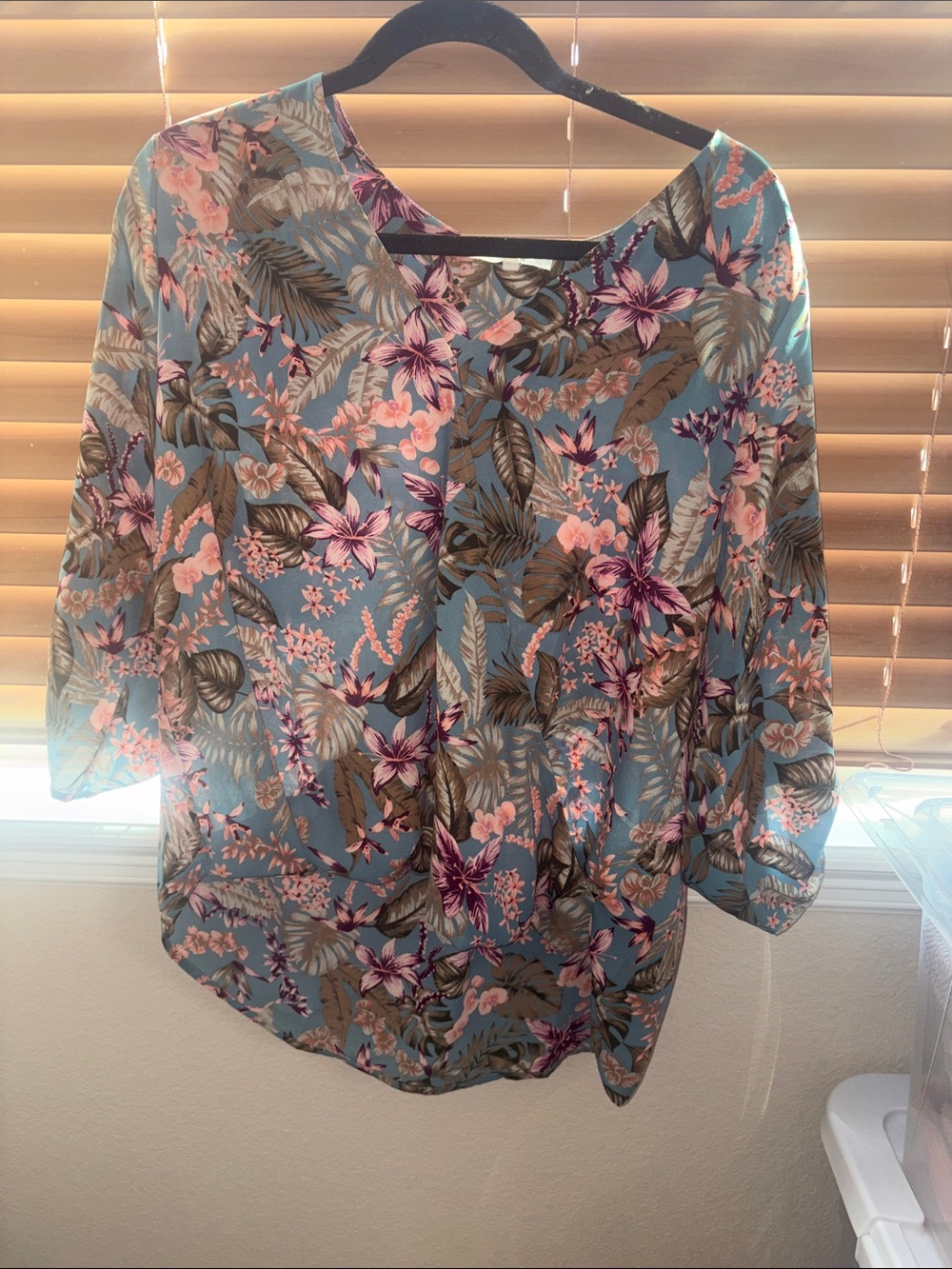 Blue Floral V‑Neck Lightweight Blouse